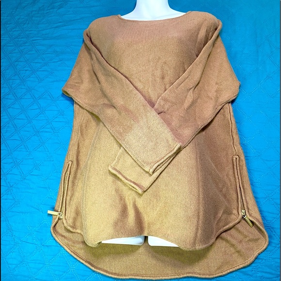 Michael Kors Large High Low Hem knitted sweater with gold toned zippers … - Picture 4 of 14